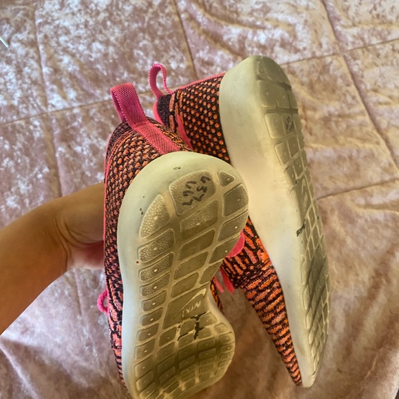 Pink Nike - Picture 4 of 4